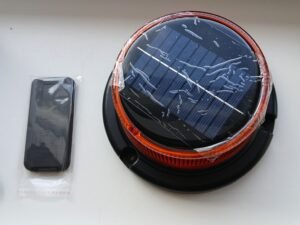 Led geltonas pakraunamas su usb-c arba saulės energija švyturėlis su magnetiniu padu
